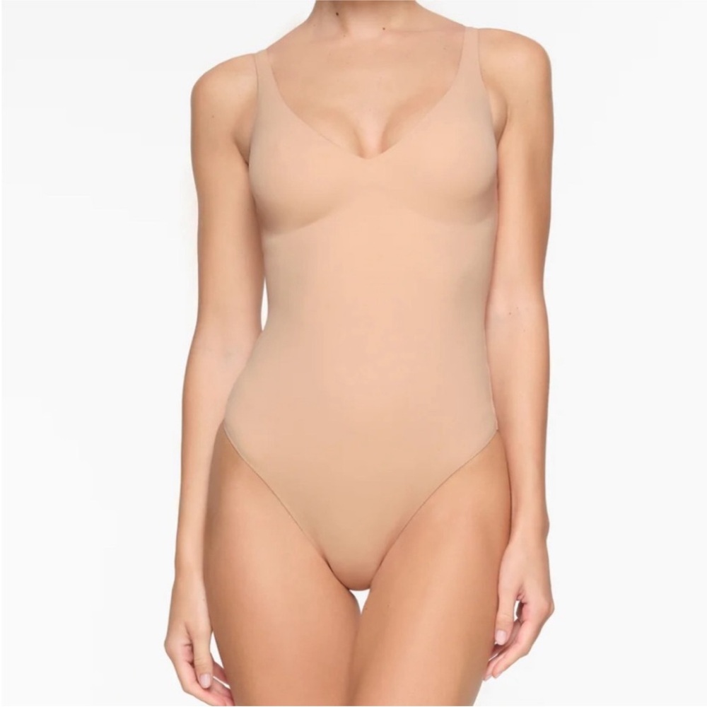 RARE SKIMS Naked Plunge Thong Shaper Bodysuit in‎ Clay Size XS